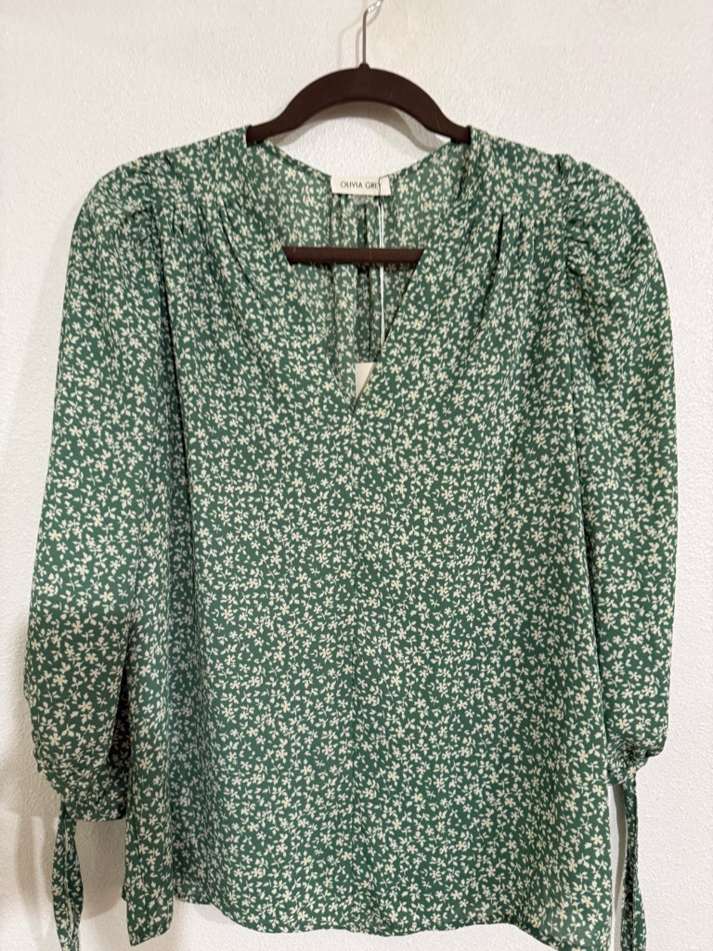 Olivia Grey Green Floral V-Neck Long Sleeve Blouse - Picture 2 of 4